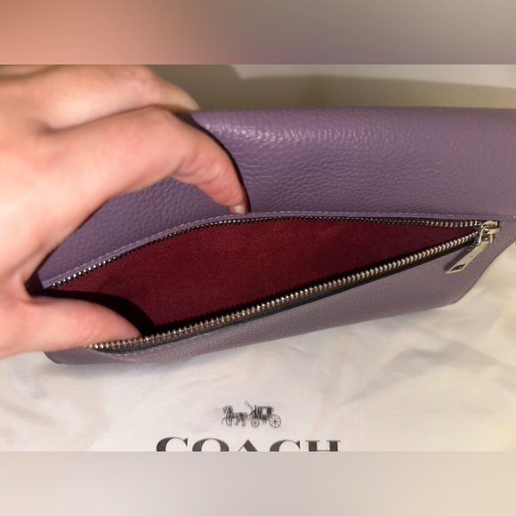 Small Jade Coach crossbody. Style #91027 - Picture 3 of 9